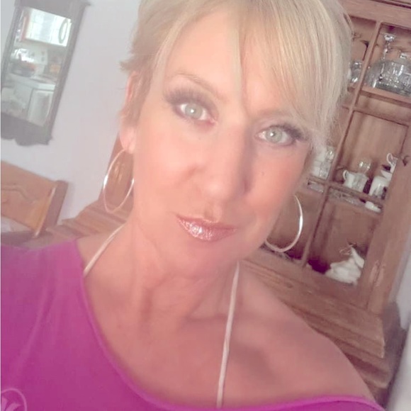 Meet your Posher, Michelle - Picture 1 of 1